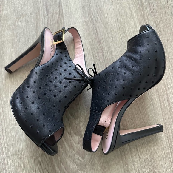 Red Valentino Black Polka Dot Slingback Peep Toe Heels SZ 38 B-LB - Picture 1 of 4